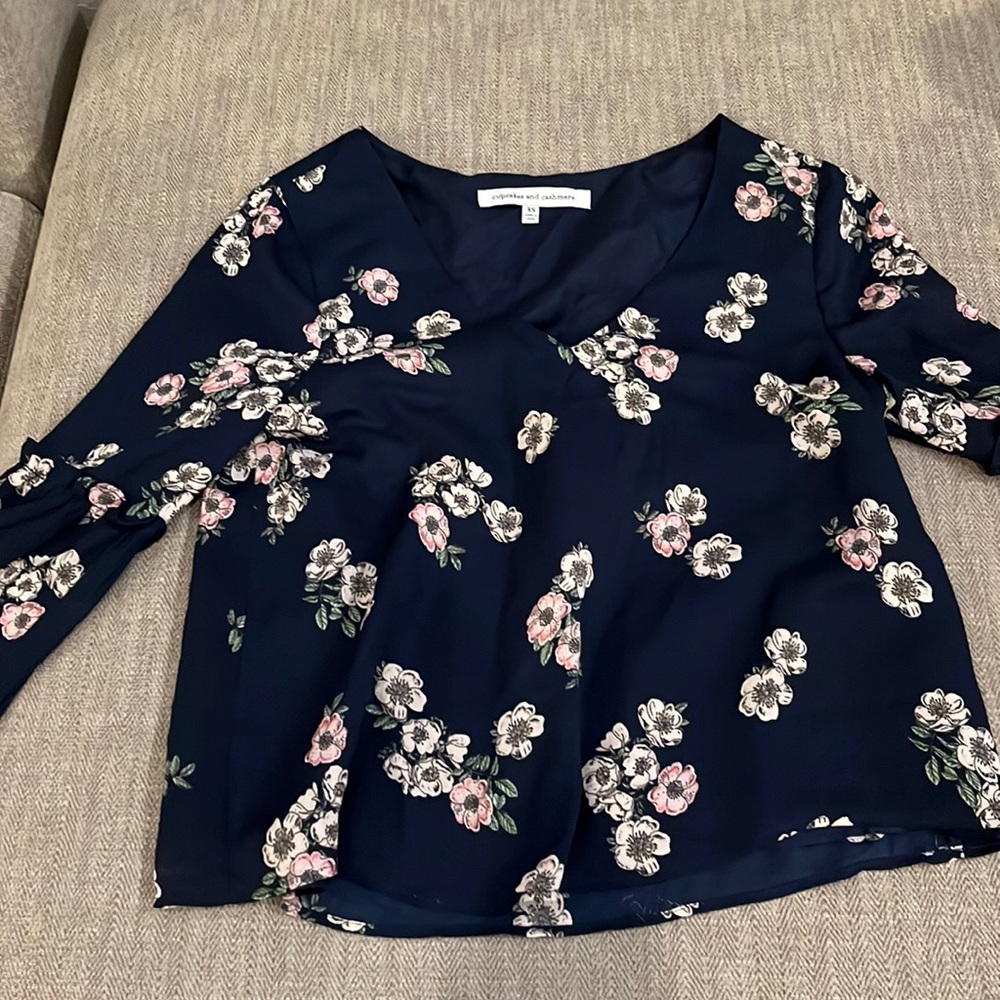 Blue with floral pattern blouse.  Fabulous sleeves.  Cupcakes and Cashmere XS